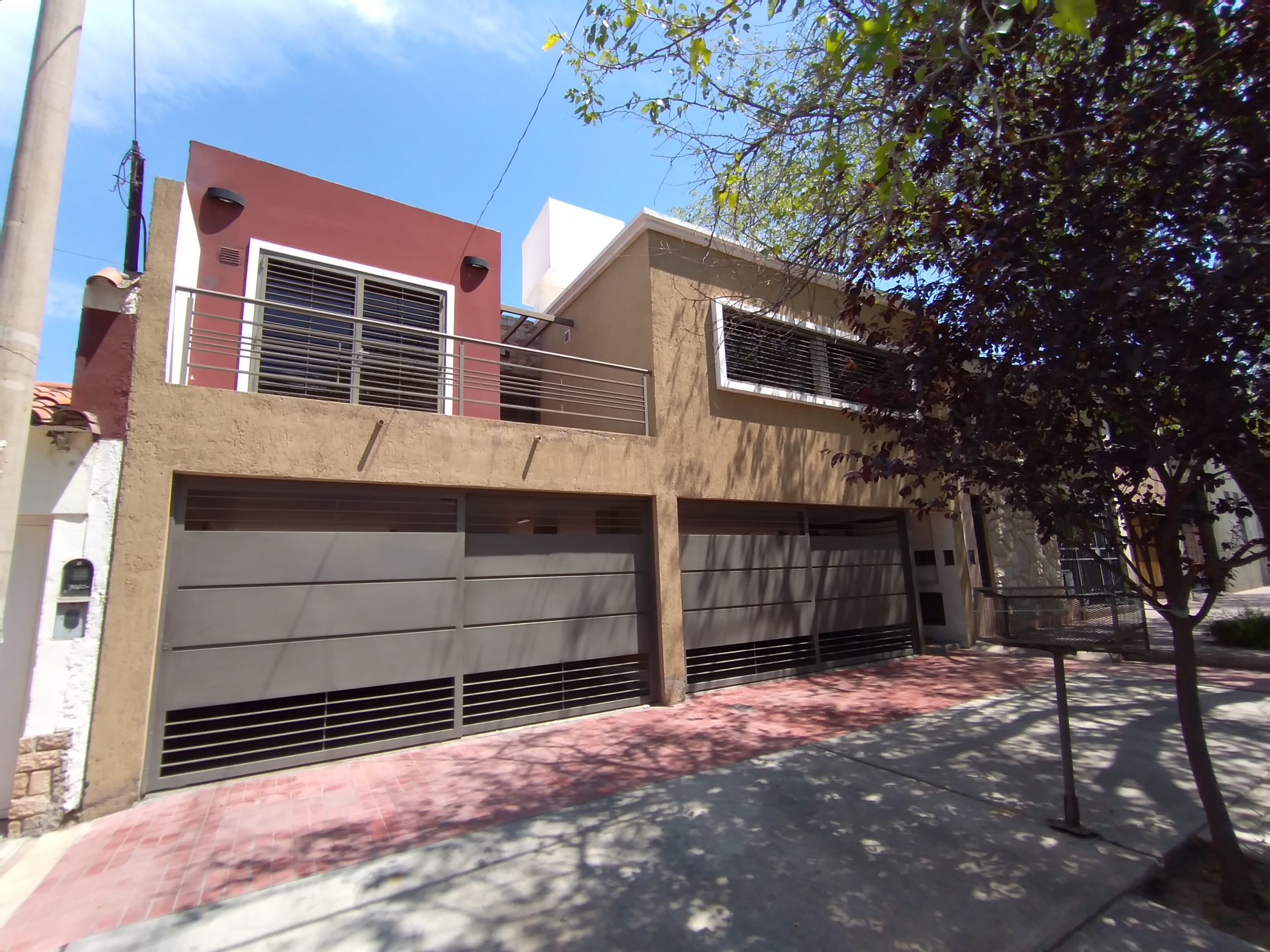 Departamento Dr. Moreno y La Plata, Cdad – 3 Habitaciones – COCHERA.-